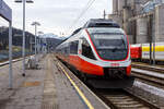 Der ÖBB 4024 023-5, ein vierteiliger elektrischer TALENT, erreicht am 14 Januar 2025, als REX 70 (4409) nach Linz Hbf über Attnang-Puchheim, den Bahnhof Gmunden.