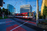Der ET 42 „Bergheim“ der SLB - Salzburger Lokalbahn f�hrt am 13.09.2022 auf Leerfahrt vom Hbf Salzburg zum Depot.