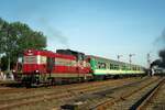 SU42-536 verlasst samt deren Sonderzug am 30 April 2011 Wolsztyn.