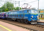  Die ET22-936 (91 51 3 150 261-8 PL-PKPC 2151) eine Pafawag 201E der PKP Cargo erreicht am 27.06.2017 mit einem Autozug Rzepin / Polen (deutsch Reppen).