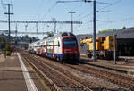 Der SBB RABe 514 047-0  (ein DTZ bzw. Siemens Desiro Double Deck) fährt am 07.06.2015, als S 16 nach Effretikon, in den Bahnhof Zürich-Tiefenbrunnen ein. Recht steht der 110t - KIROW Gleisbauschienenkran KRC 1010 der Vanomag AG, Kran XI, Schweres Nebenfahrzeug Nr. 99 85 9219 031-3 CH-VMG VTmaass.

Am 23. Februar 2003 entschied der SBB Verwaltungsrat die ersten 35 Züge für die S-Bahn Zürich bei Siemens Transportation Systems zu bestellen. Diese Entscheidung kam relativ überraschend, da Siemens zuvor noch keine Doppelstockzüge hergestellt hatte.

Die DTZ bilden die zweite Fahrzeuggeneration der Zürcher S-Bahn und ergänzen seit 2006 die erste Generation in Form der Doppelstockpendelzug (DPZ). Gegenüber diesen verfügen die DTZ über Niederflureinstieg, Fahrzeugklimatisierung und Vakuumtoiletten. 
Der vierteilige Triebzug bestehend aus zwei Triebköpfen und zwei Mittelwagen und wird in den beiden Triebköpfen von Asynchrommotoren, die jeweils ein Triebdrehgestell versorgen, angetrieben. Damit sind insgesamt 8 Achsen mit jeweils 400kW angetrieben. Von beiden Triebköpfen muss jeweils ein Stromabnehmer an die Fahrleitung angelegt werden, da aus Platzgründen keine 15kV Dachleitung vorhanden ist. Die zweiflügeligen Außentüren wurden behindertengerecht mit Schiebetritten ausgerüstet.

Technische Daten
Gebaute Anzahl: 61 vierteilige Triebzüge
Baujahre: 2005-2008 (1.+2.Serie)
Spurweite:  1.435mm (Normalspur)
Achsformel: Bo-Bo+2`2`+2`2`Bo-Bo
Länge über Kupplung: 100 m
Höhe: 4.600mm
Breite: 2.780mm
Leergewicht: 225t
Achsabstand im Drehgestell: 2.500mm
Raddurchmesser: 920mm
Höchstgeschwindigkeit: 140 km/h
Stundenleistung: 3.200 kW
Anfahrzugkraft: 240kN
Beschleunigung: 1,1m/s2
Stromsystem: 15kV 16,7 Hz 
Sitzplätze: 1.Klasse 74 / 2.Klasse 304
Stehplätze: ca. 600
Einstieghöhe: 600mm über SOK
