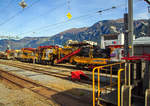 Plasser & Theurer Schotterreinigungsmaschine RM76-SM „CAPRICORN“ (98 78 9 501 561-6 SERSA-CH) der Sersa Maschineller Gleisbau AG steht am 01.11.2019 im Bahnhof Thusis (aufgenommen aus