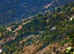Ein Blick auf die BLS Lötschberg-Bergstrecke zwei gekuppelte BLS RABe 535  Lötschberger  fahren am 08.09.2021 beim Bahnhof Eggerberg (835 m ü.