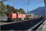 Die SBB Am 843 022-5 ist in Martigny mit dem Rangieren von Gleisebau-Güterwagen beschäftigt.