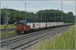 Der Tm 232 192-5 (UIC N° 98 85 5232 192-5)rangiert in Vufflens la Ville.