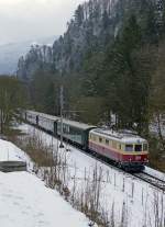 TEE-Classics: Re 4/4 I 10034 mit einem Sonderzug zwischen Reuchenette-P�ry und SoncebozSombeval am 24.