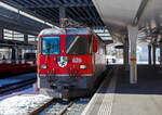 Die RhB Ge 4/4 II 626 „Malans“  (RhB BoBo II – 626) am 20 Februar 2017 im RhB Bahnhof St. Moritz. 

Rechts durch die Pfeiler des Bahnsteiges kann man noch das SRF Sport Schneehaus/Iglu erkennen. W�hrend der �Alpinen Ski WM St. Moritz 2017� (6. bis 19. Februar 2017) sendet SRF aus dem eigens aufgebauten Schneehaus beim Bahnhof St. Moritz.
