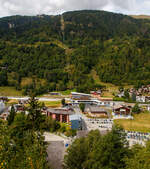 Blick auf den neuen �V-Hub Fiesch am 07 September 2021 aus einem MGB-Zug.