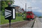 Der B-C Klassiker: ein in Blonay einfahrender Zug mit Weichenlaterne und Hippscher Wendescheibe.