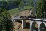 Die SEG G 2x 2/2 105 der Blonay Chamby Bahn ist mit ihrem Dampfzug auf dem Weg von Blonay nach Chamby und fährt über den nun frisch sanierten Baye de Clarens Viadukte.