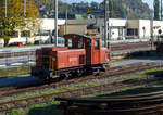 Die BOB dieselelektrische Rangierlok Tm 2/2 1 „CHRIGEL“  am 02.10.2011 vor dem Depot der Ballenberg Dampfbahn.