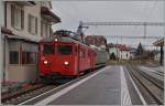Der De 4/4 621 mit einem Güterzug in Le Noirmont.