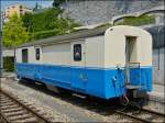 In Montreux stand am 25.05.2012 der MOB Gep�ckwagen BD 33 am Ende des Bahnsteigs.