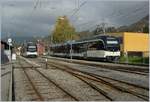 Zwei CEV / MVR warten in Blonay auf ihre Reisenden: der  Regioexpress  nach Prélaz rechts im Bild und, links im Bild, der Regionalzug 1428 nach Vevey.