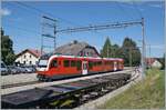 Der NStCM ABe 4/8 407-408 wartet als Regionalzug 127 in La Cure auf die Abfahrt nach Nyon. Bis im September 1958 f�hrte die Strecke weiter bis Morez, das dazugeh�rige  M  ist heute noch im Namen der Bahn zu finden.

10. August 2021