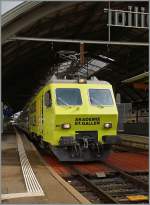 Die SOB Re 4/4 IV (UIC N° 91854 446 018-4 CH-SOB) in St.Gallen mit dem Voralpenexpress VAE 2572 nach Luzern.