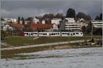 Als S 50 14816 von Pal�zieux nach Bulle unterweges verlassen die TPF SURF Be 2/4 102 und ABe 2/4 102 (mit Zwischenwagen) nach der Spitzkehre den Bahnfof Ch�tel St-Denis.
