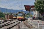 Der Travys OC Be 4/8 N° 3 (94800 450 003-9 D-TVYS) wartet in Orbe auf die Rückfahrt als R11 26845. Im Hintergrund ist der zweite aus Karlsruhe stammende Be 4/8 N° 4 (94800 450 004-7 D-TVYS) zu erkennen. 

5. Juli 2025