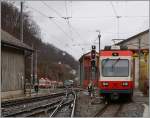 W�hrend der Be 4/4 16 in Waldenburg die Wochenendruhe geniest, erreicht im Hintergrund der BDe 4/4 16 mit dem Regionalzug 3148 von Liestal in K�rze sein Ziel.