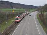 Vom BDe 4/4 gef�hrt erreicht ein Waldenburgerbahn Zug in K�rze die Statin Lampenberg-Ramlinsburg. 

21. M�rz 2021