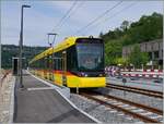 Der neue Waldenburgerbahn WB Be 6/8 101 auf Testfahrt wartet auf den neu verlegten Meterspurgeleisen in Bubendorf Bad auf die Weiterfahrt. Durch die Umspurung von 75 cm auf Meterspur erh�lt das  Waldenburgeli  ein ganz neuen Charakter.

30. August 2022