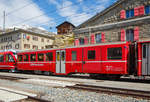 RhB BD 2477 ein verk�rzter 2.Klasse Mitteleinstiegswagen mit Gep�ckabteil in leichter Stahlbauart, ex B 2334, ex B4� 2334, am 13.09.2017 in der Station Ospizio Bernina im Zugverbund.