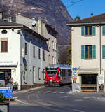 Die Stra�enbahn von Tirano, ein RhB Regional-Zug erreicht am 19 Februar 2017 Tirano, hier kommt gerade der ALLEGRA-Zweispannungstriebzug (RhB ABe 8/12) 3506  Anna von Planta   zwischen den H�usern zum Vorschein.