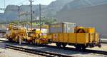 RhB Arbeitszug VDM 800 RS und Materialwagen P 10108 in Zizers am 15.08.2009.