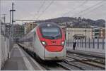 Der SBB Giruno RABe 501 007 URI  ist als EC 307 von Zürich nach Bologna unterwegs und erreicht Lugano.