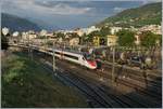Zwei SBB ETR 610 erreichen als EC 35 Genève- Milano Sierre.