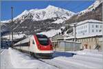 Wie sich die Zeiten ändern: vor ein paar Jahren hätte ich wohl die Nase gerümpft und den in Airolo durchfahrenden ICN nicht fotografiert, heute freue ich mich, dass ich zwischen all den