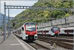 Der RER Vaud Flirt-3 RABe 523 105 und ein weiterer im TILO Einsatz erreicht Bellinzona.