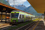 Der vierteilige BLS NINA 021 - RABe 525 021(94 85 7525 021-2 CH-BLS) steht am 26.