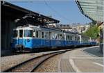 Heute eine Rarität: ein MOB Regionalzug ganz in MOB-Blau! Der MOB ABDe 8/8 4002 VAUD wartet mit zwei reisezugwagen als Regionalzug 2224 nach Zweisimmen in Montreux auf die Abfahrt.