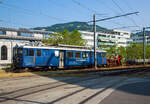 Der MOB Triebwagen BDe 4/4 3006  GoldenPass Services  mit dem vorgestellten MOB Schneepflug X 12 wartet am 28.