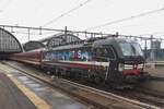 SBBCI 193 701 zieht der Leerganitur von einen Nachtzug aus Amsterdam Centraal aus am 22 J�nner 2022.