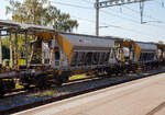 Vierachsiger Drehgestell Schotter-Kieswagen (Planum-Kiessandwagen), Xans 80 85 98 74 104-5 CH-SBBI, der SBB Infrastruktur abgestellt am 10.09.2023 beim Bahnhof Bex(CH).