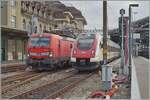 Die (ex DB) WRS 193 302 (91 80 6193 302-7 D-WRSCH) steht mit einem langen Kesselwagenzug in einige Zeit in Lausanne bevor ihre Fahrt weitergeht. 
Recht davon verlässt ein SBB ICN RABe 500 als IC 5 nach Basel SBB den Bahnhof von Lausanne. Nach langen Jahren besteht nun seitdem Fahrplanwechsel endlich wieder planmässige Direktverbindungen Lausanne - Basel SBB.

5. Januar 2026