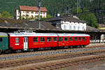 Der EW I - Speisewagen SBB WR 50 85 88-33 700-8, ex WR 50 85 88-33 615-8, ex WR 10133, der SBB Historic (Depot Erstfeld), am 02 August 2019 im Bahnhof G�schenen, im Zugverband eines Sonderzuges mit