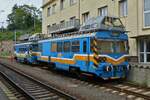 MVTV 02-09 (SK-ZSR 99 56 9484 209-8) Motorturmwagen gesellt sich zu dem anderen Turmtriebwagen im Bahnhof von Bratislava.