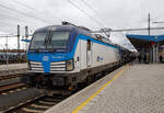 Die an die ČD - České dráhy (Tschechischen Eisenbahnen) vermietete Siemens Vectron MS 193 696-2 (91 80 6193 696-2 D-RAILL) der S Rail Lease s.r.o.
