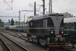 T435-003 lauft am regnerischen Freitag 26 September 2025 beim Rangierarbeiten um in Benesov u Prahy.