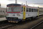 An regnerischen 26 September 2025 steht 810 298 in Kolín während die Modernisierung dieses Bahnhofes.