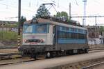 Am 29 Mai 2025 wartet 242 248 in Jihlava auf der Rychlyk aus Brno hl.n., der bis Jihlava mit ein Diesellok der Reihe 754 gezogen wird.