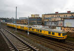 Bei Plzeň Ji�n� předměst� f�hrt am 24.11.2022 �ber die Bahnstrecke Cheb – Plzeň der S�DC Schienenpr�fzug (DJ NTD – Diagnostika Kolejnic / Diagnosezug mit Ultraschall-
