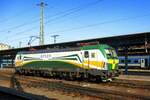 GySEV 471 003 setzt sich vor ein IC nach Sopron am 10 September 2018 in Budapest-Keleti.
